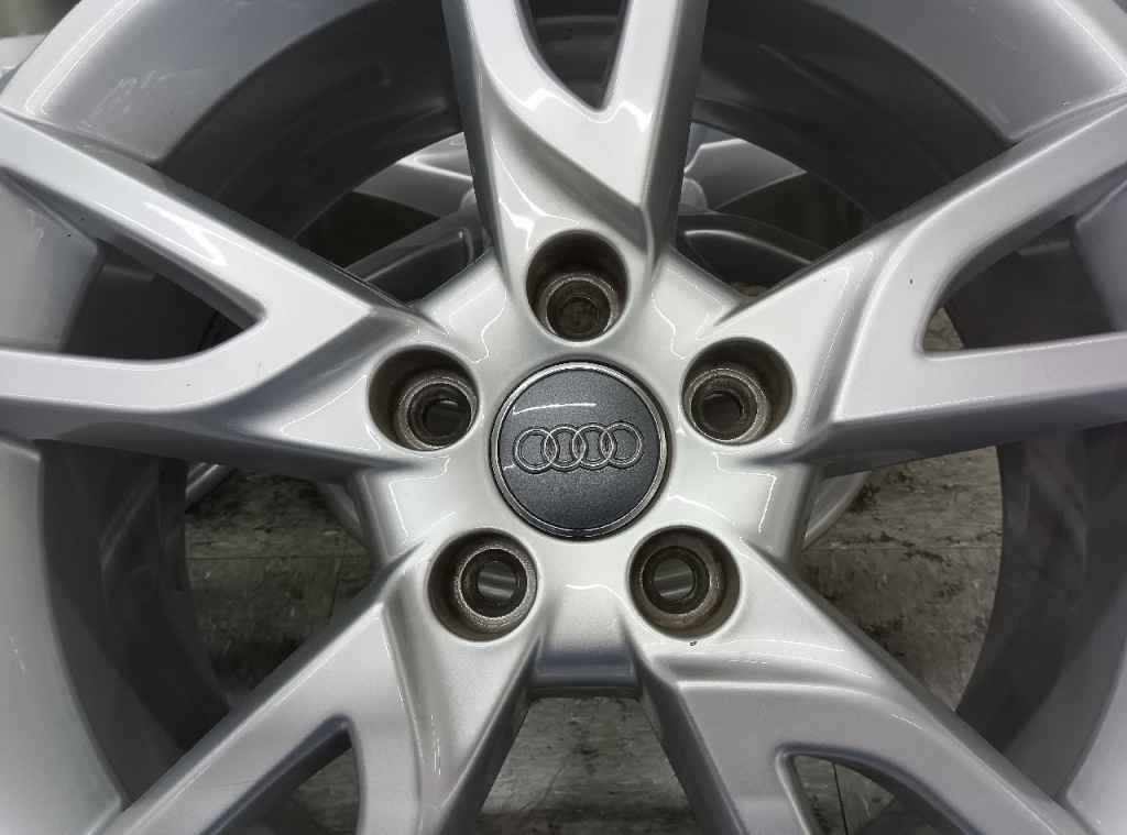Audi - Audi Q3 genuine 17-inch wheel set (4 pieces) - Nengun