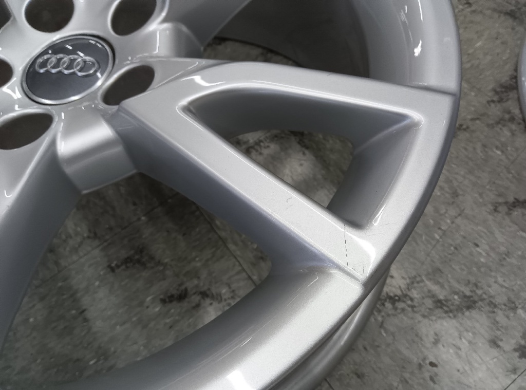 Audi - Audi Q3 genuine 17-inch wheel set (4 pieces) - Nengun