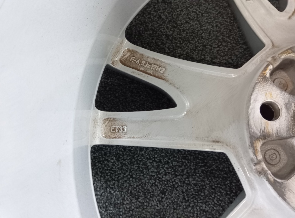 Audi - Audi Q3 genuine 17-inch wheel set (4 pieces) - Nengun