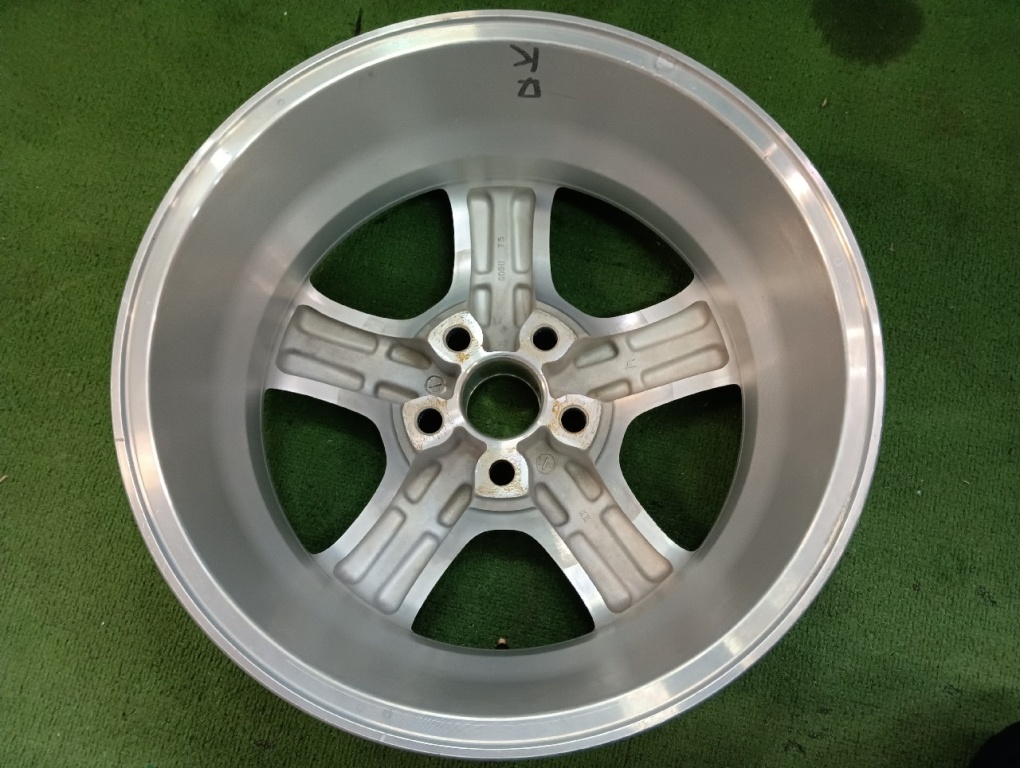 Toyota - One genuine Toyota (Chaser) 16-inch wheel. - Nengun