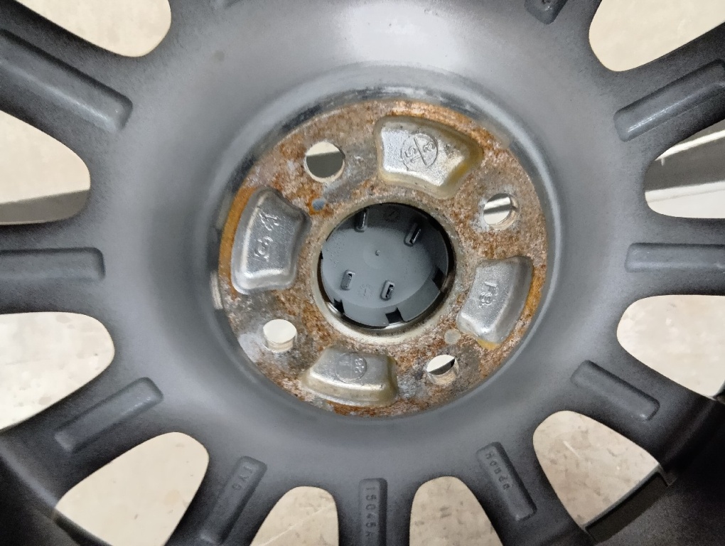 Honda - N-BOX Custom genuine / 15-inch aluminum only?