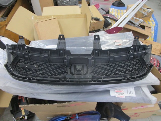 Honda - Used! Stream (RN6) early model genuine grill