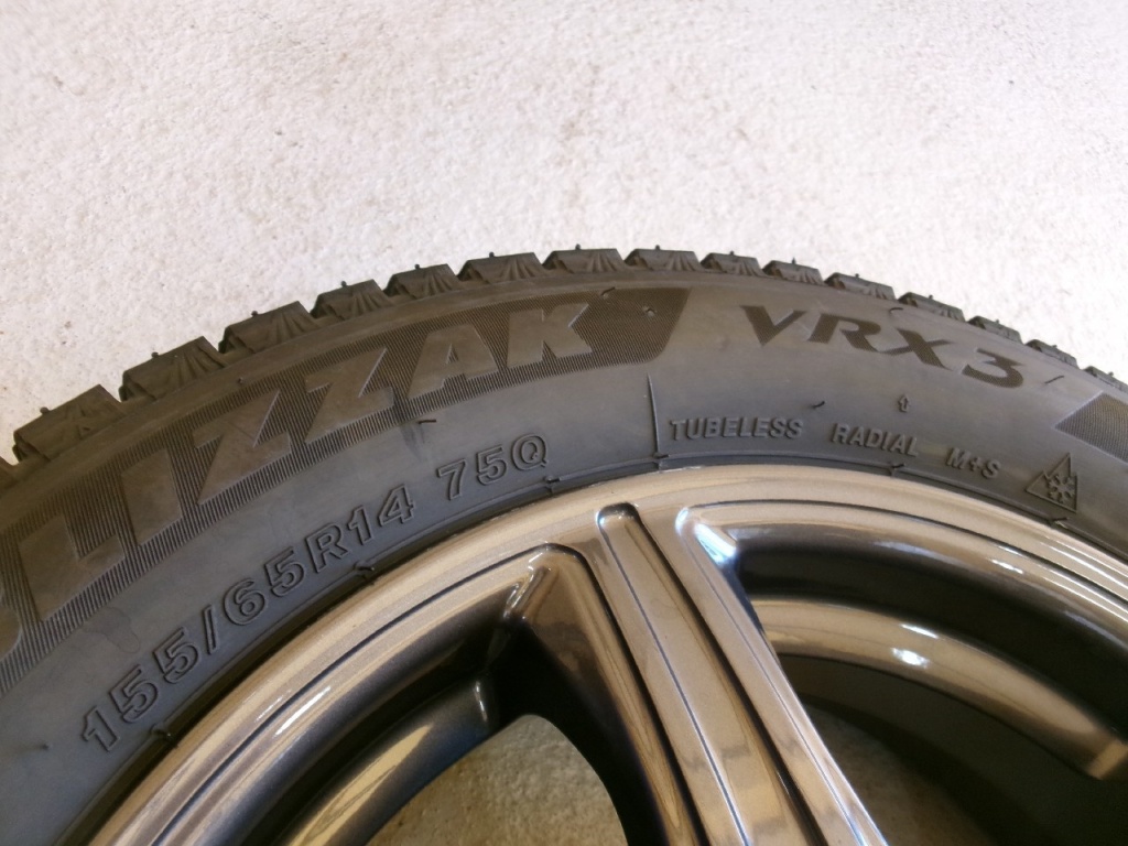 ブリジストンTop runR14 4本セット Bridgestone - TOPRUN⁄BS 14-inch studded tires (set of 4)