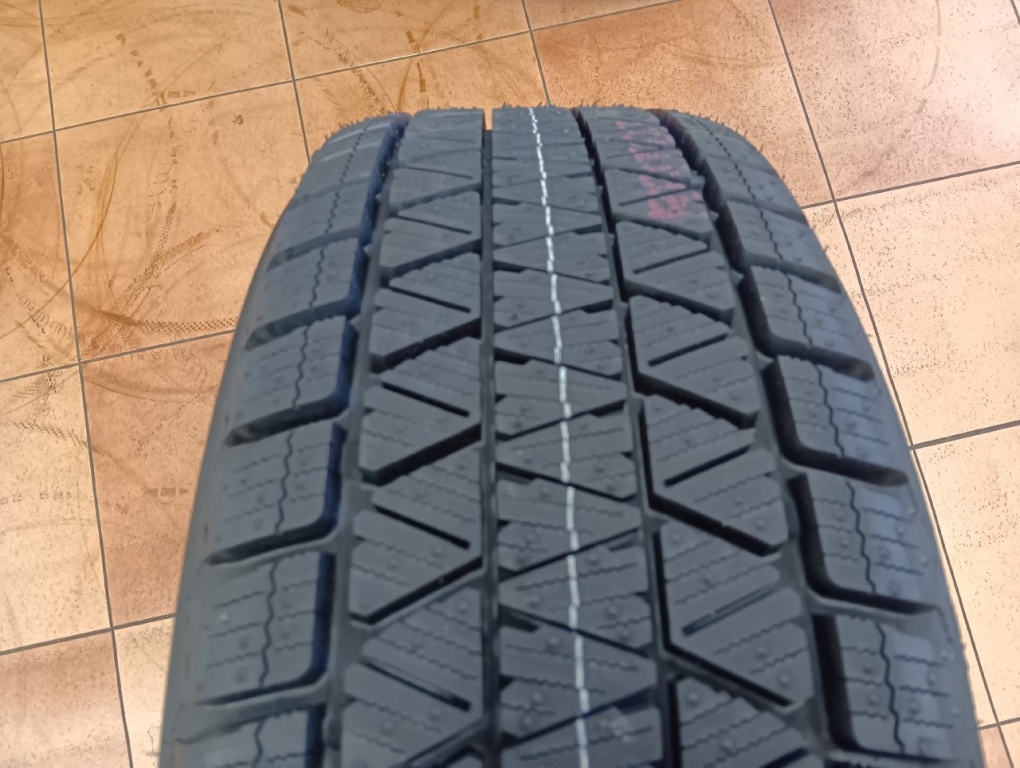 Bridgestone - BALMINUM/BS 17-inch studless tires (set of 4