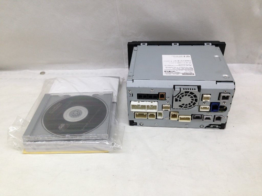 Toyota - Genuine Toyota digital memory navigation system (NSZT