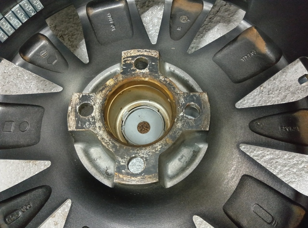 BADX - W.VISION/New Import 17-inch 4 wheels