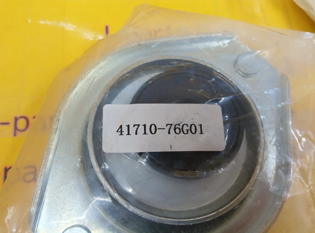 Unknown - Unused upper mounts for Suzuki vehicles, set of 2