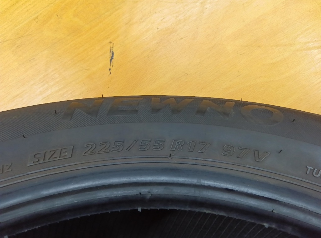 Bridgestone - Used tires (225/55R17) 7mm x 2