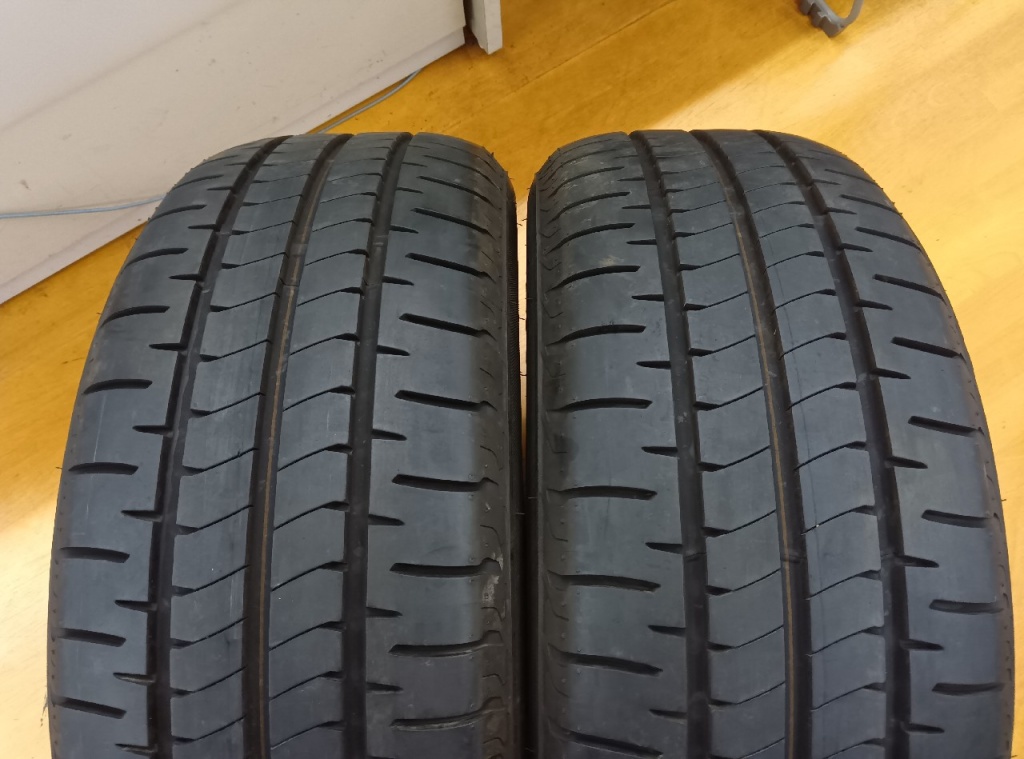 Bridgestone - Used tires (225/55R17) 7mm x 2