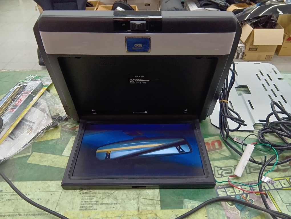 Unknown - Used! 9.8-inch flip-down monitor