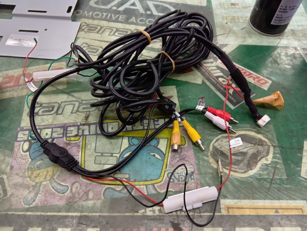 Unknown - Used! 9.8-inch flip-down monitor