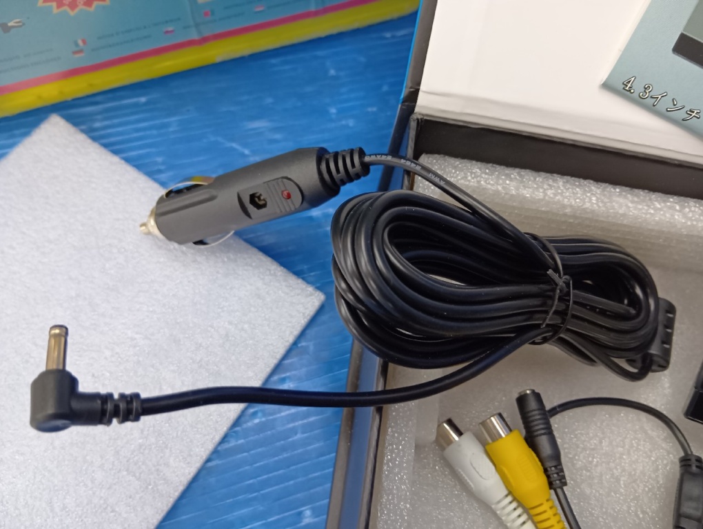 Unknown - Problems with the rearview mirror integrated backup monitor?