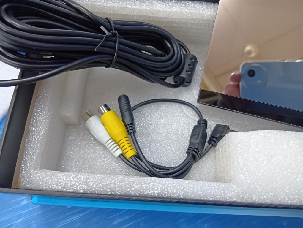 Unknown - Problems with the rearview mirror integrated backup monitor?