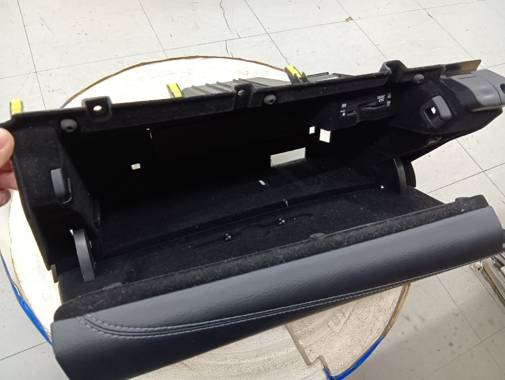 Lexus - LS460 (USF40) late model genuine glove box