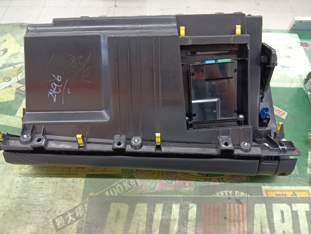 Lexus - LS460 (USF40) late model genuine glove box