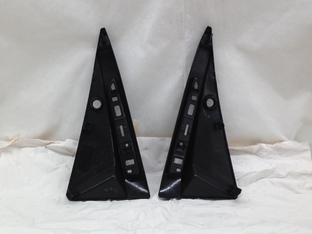 Daihatsu - Genuine rear bumper garnish for Tanto/LA650 (late model)