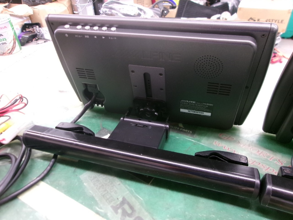 Alpine - Used! 9-inch rear monitor (left and right) / PKG-M900SC