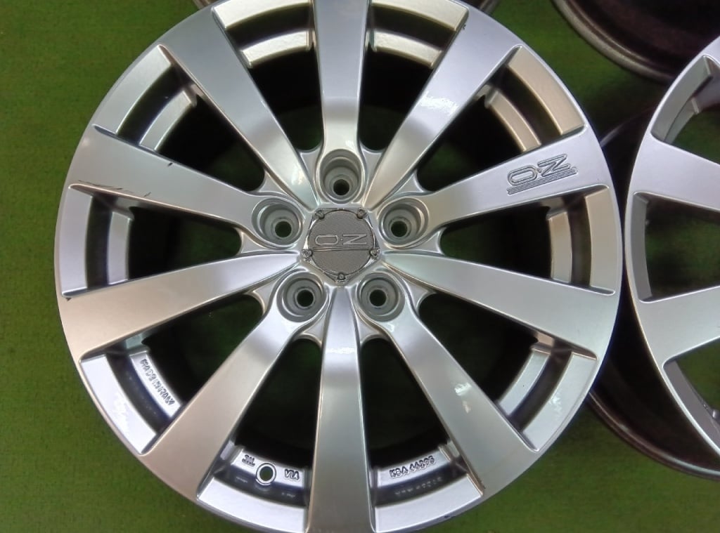OZ Racing - OZ Michelangelo 17-inch wheels (set of 4) - Nengun