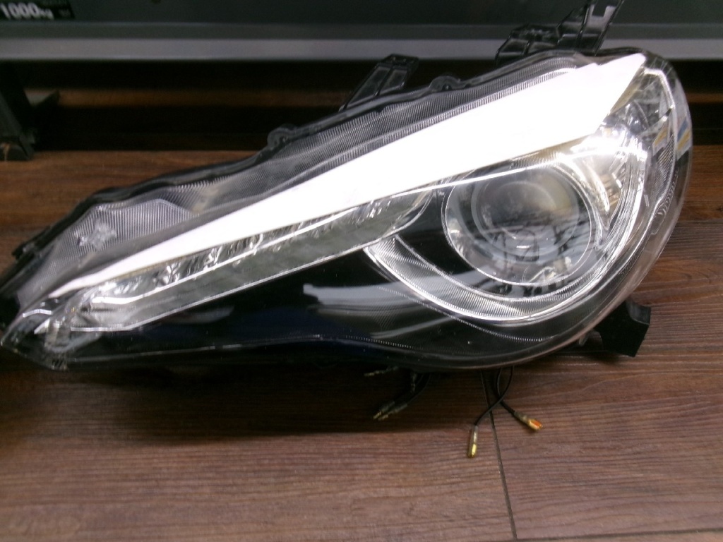 Toyota - Genuine 86 (ZN6) early model headlight set (left and right)