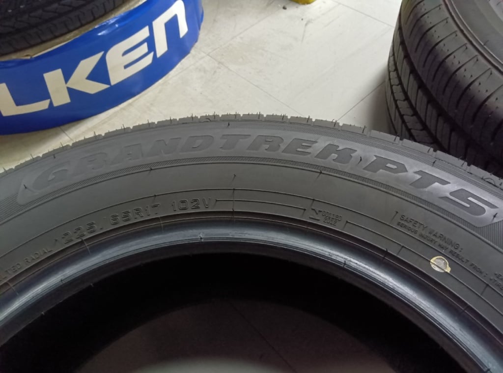Dunlop - Used tires (225/65R17) 7mm, 2 pieces - Nengun Performance