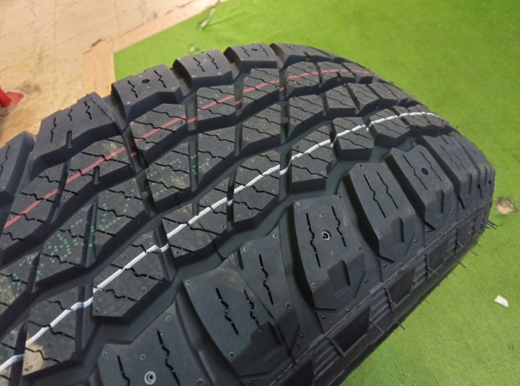 BADX - Rock Kelly / Brand new 16-inch tires, set of 4