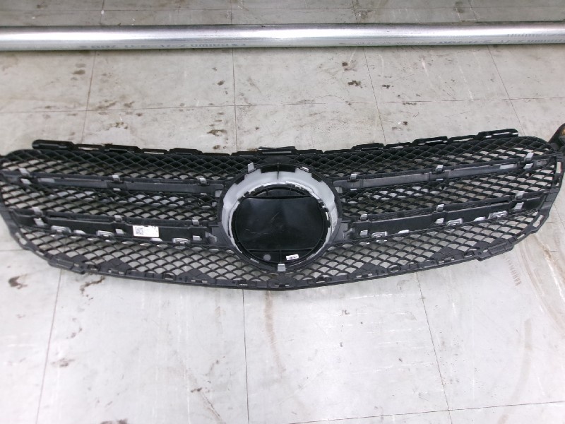 Benz - For parts! Genuine Mercedes-Benz (W205) grille
