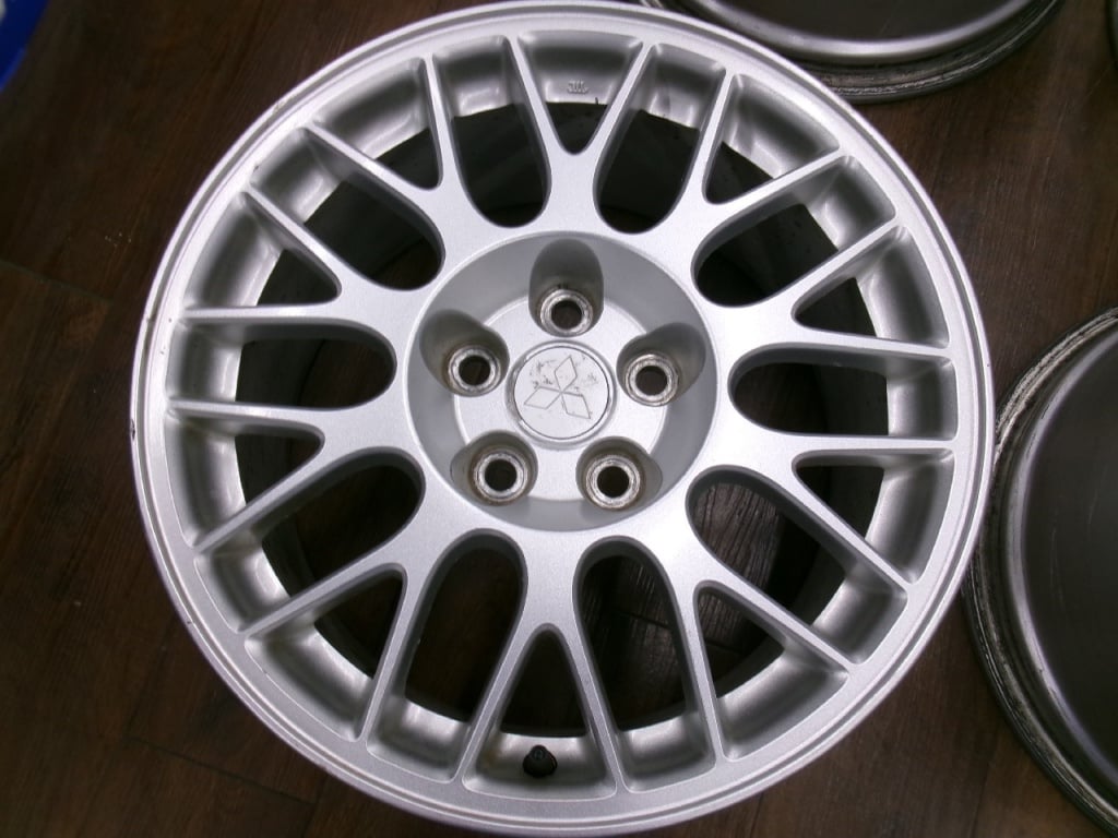 Mitsubishi - Set of 4 genuine Lancer Evolution 7 17-inch wheels