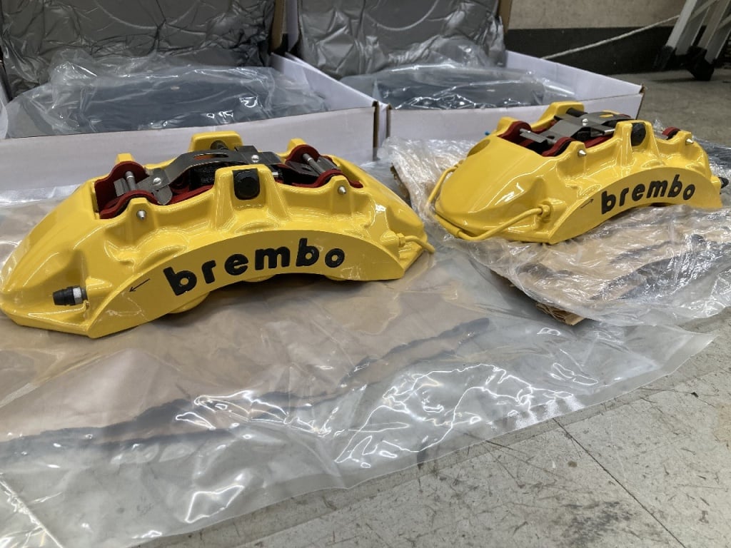 Brembo ブレーキキャリパー ゴールド　Z33 Brembo - 6-pot Brembo front calipers for Fairlady Z33 - Nengun