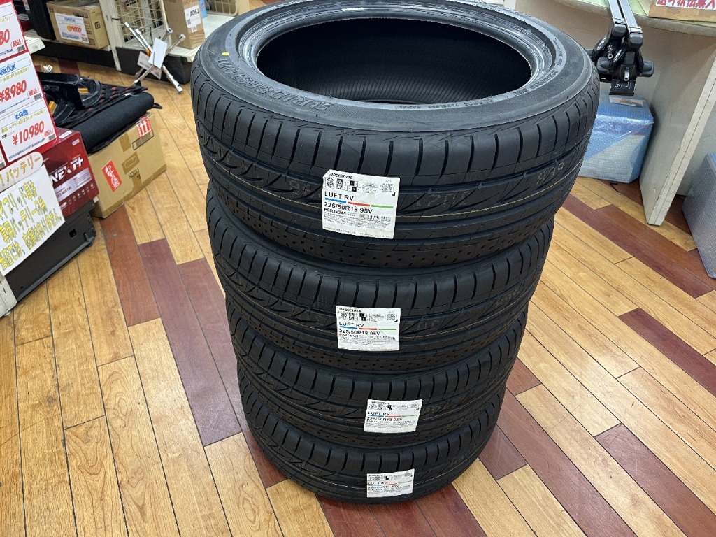 Bridgestone - Four unused LUFTRV tires (225/50R18) - Nengun