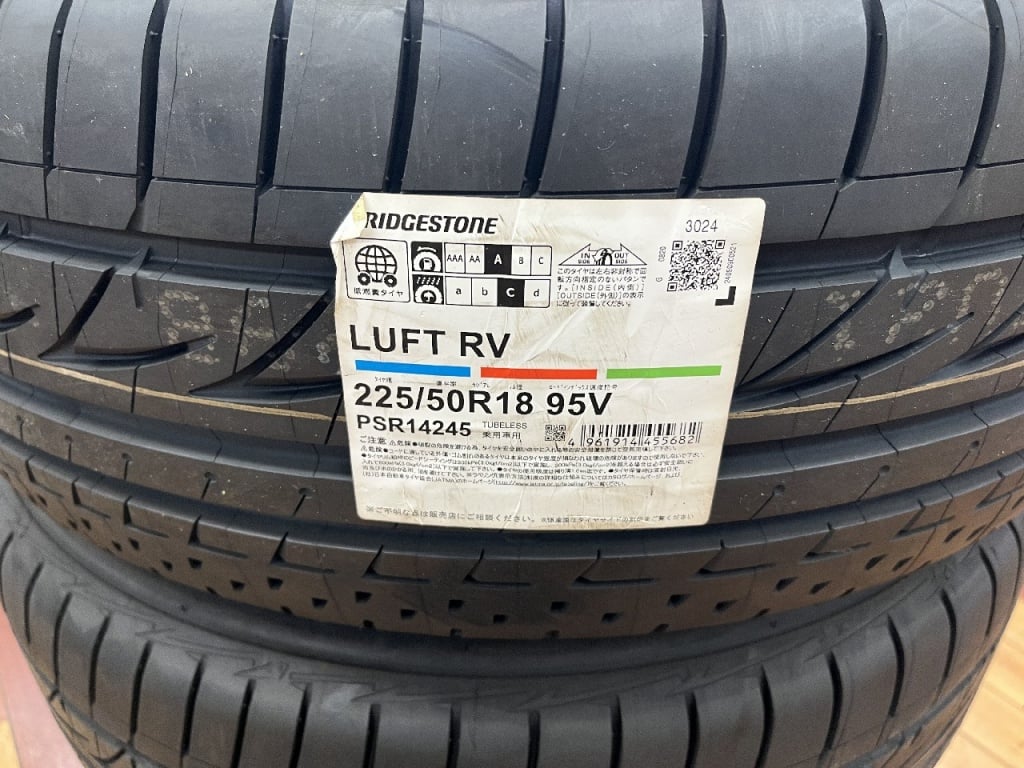 Bridgestone - Four unused LUFTRV tires (225/50R18) - Nengun