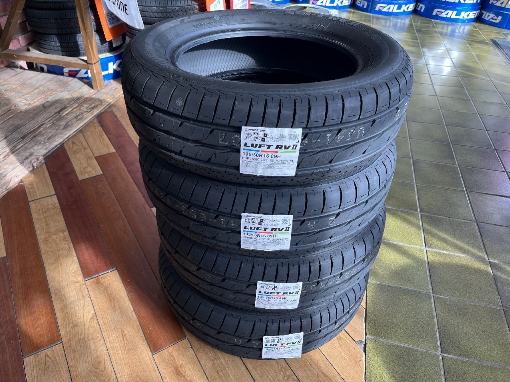 Bridgestone - Four unused LUFTRV tires (195/60R16) - Nengun