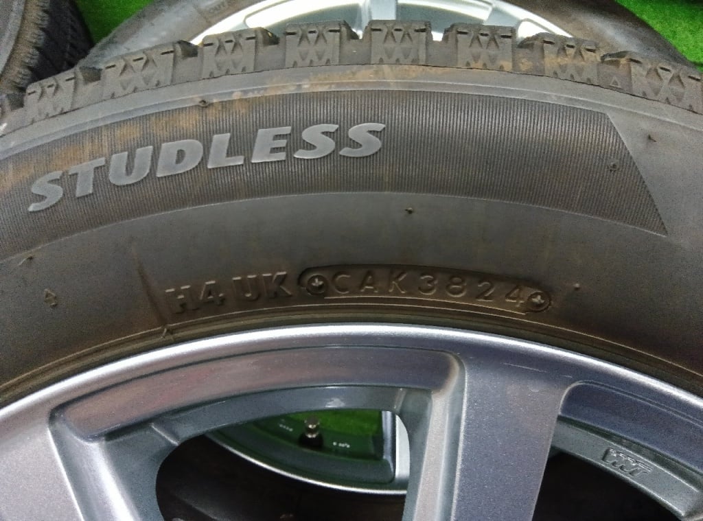 Bridgestone - BALMINUM/BS 17-inch studless tires (set of 4