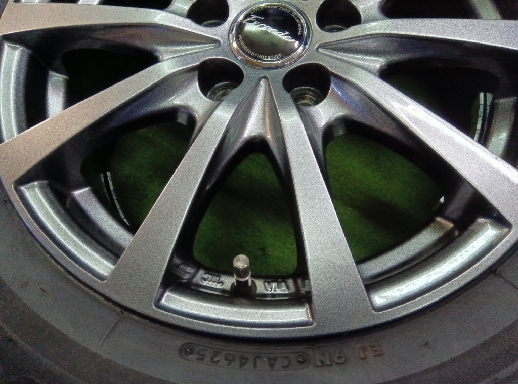 Hot Stuff - Exceeder/BS 15-inch studded tires (4 pieces) - Nengun