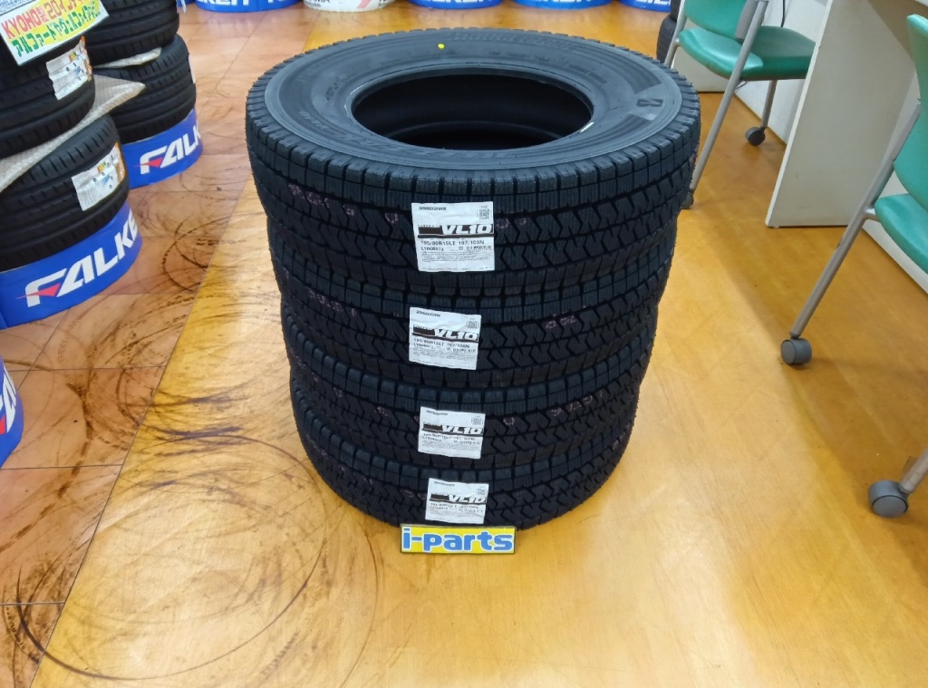 Bridgestone - Four unused studless tires (195/80R15) - Nengun