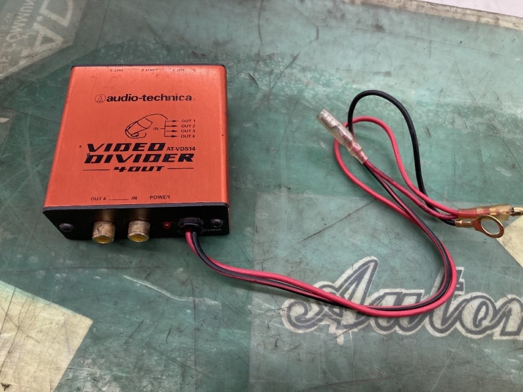 Audio-Technica - Used! Video splitter (1 IN 4 OUT)