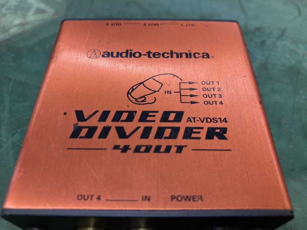 Audio-Technica - Used! Video splitter (1 IN 4 OUT)