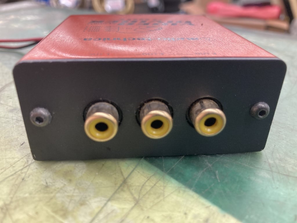 Audio-Technica - Used! Video splitter (1 IN 4 OUT)