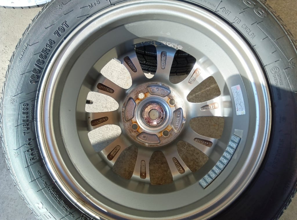 Bridgestone - BALMINUM/New Studless 14-inch Set of 4