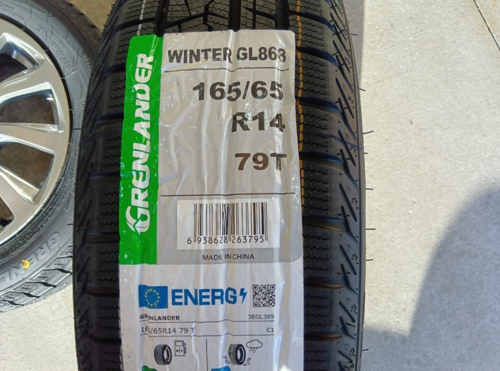 Bridgestone - BALMINUM/New Studless 14-inch Set of 4