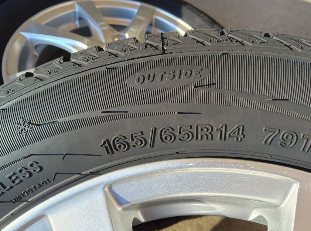 Autobacs - VENDETTA/New Studless 14-inch Set of 4