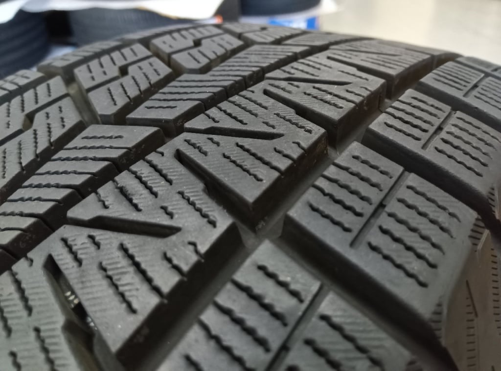 BADX - Roxani/YH 15-inch studless tires (set of 4)
