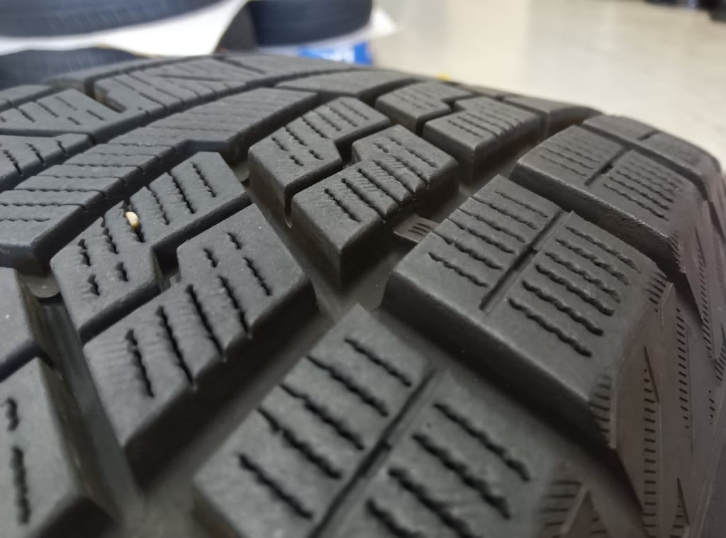 BADX - Roxani/YH 15-inch studless tires (set of 4)