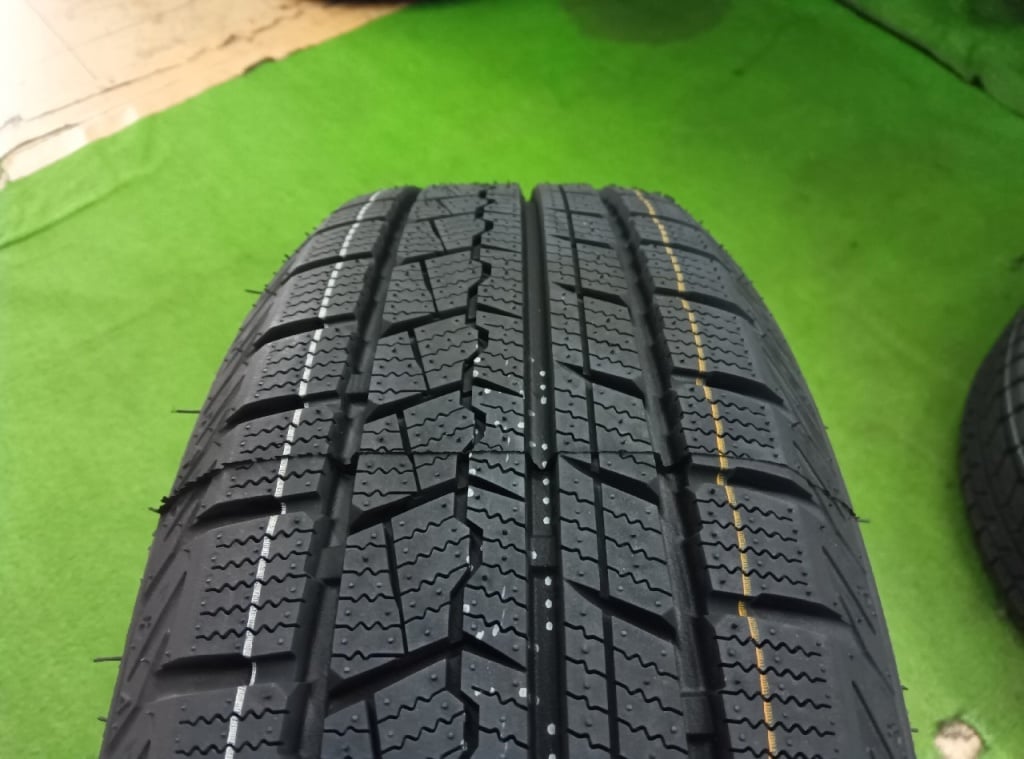 Bridgestone - BALMINUM/New Studless 14-inch 4 pieces