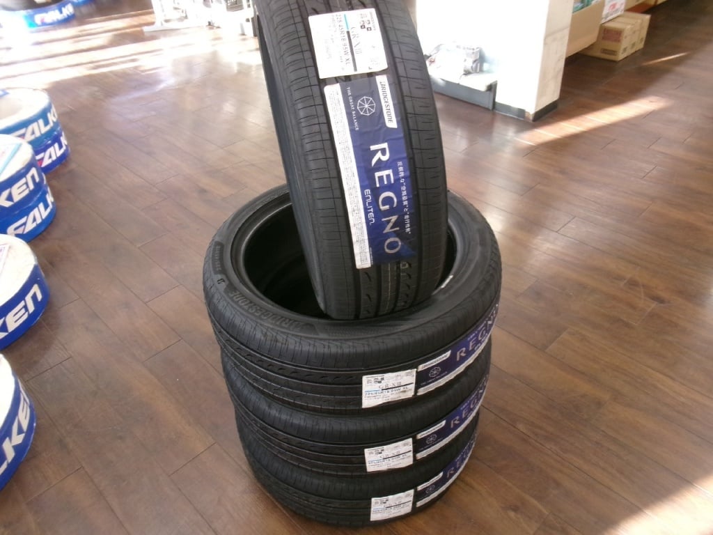 Bridgestone - Unused GR-X3 tires (225/45R18)