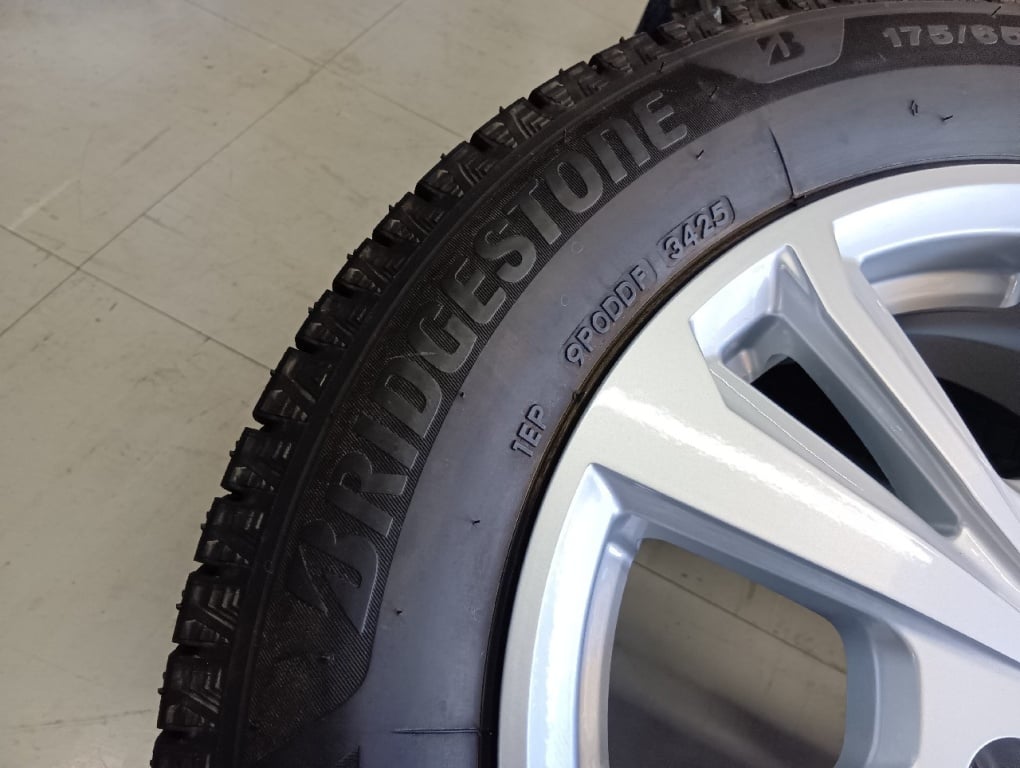 Bridgestone - Smartline/BS 14-inch studless tires (set of 4)
