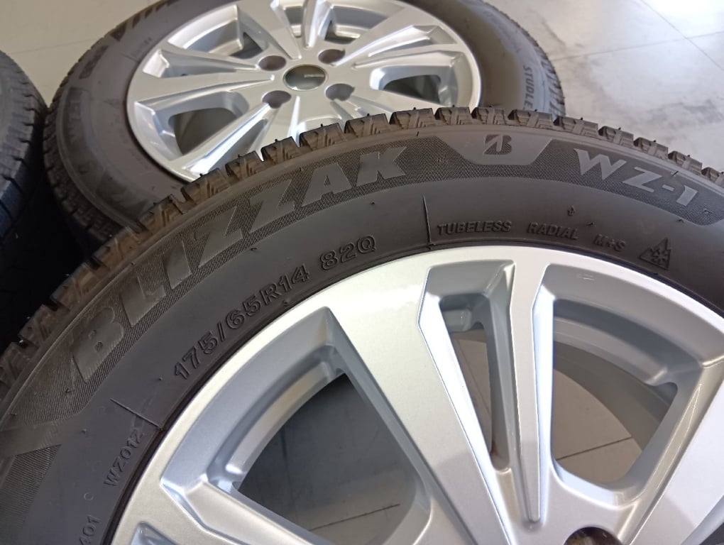 Bridgestone - Smartline/BS 14-inch studless tires (set of 4)