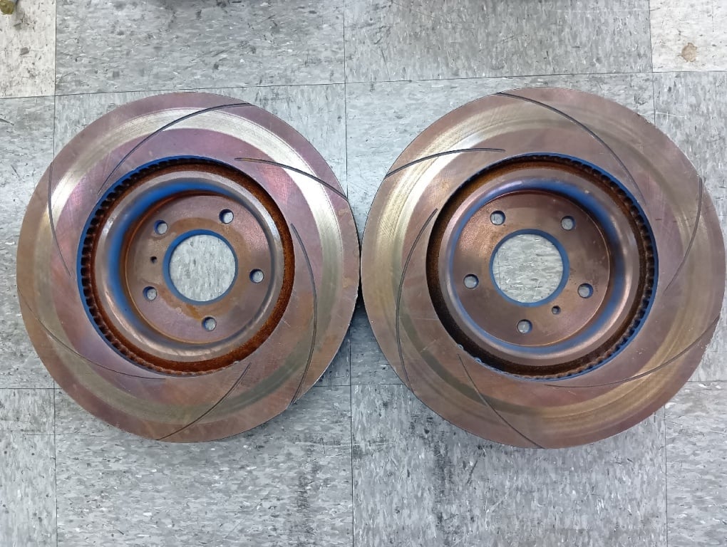 Brembo - Genuine Z33 Brembo front calipers + rotors