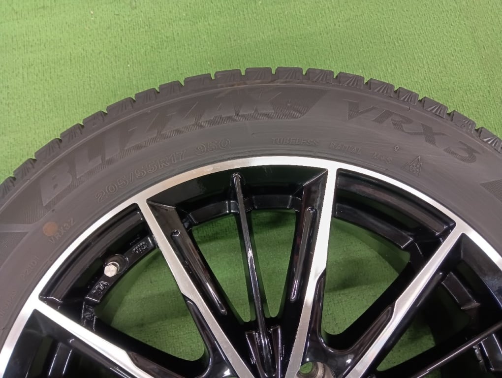 BADX - AMD/BS 17-inch studded tires (4 pieces)