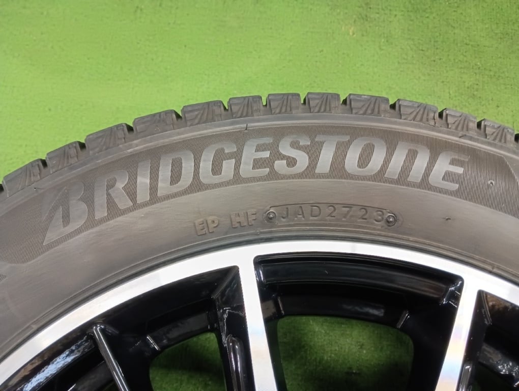 BADX - AMD/BS 17-inch studded tires (4 pieces)