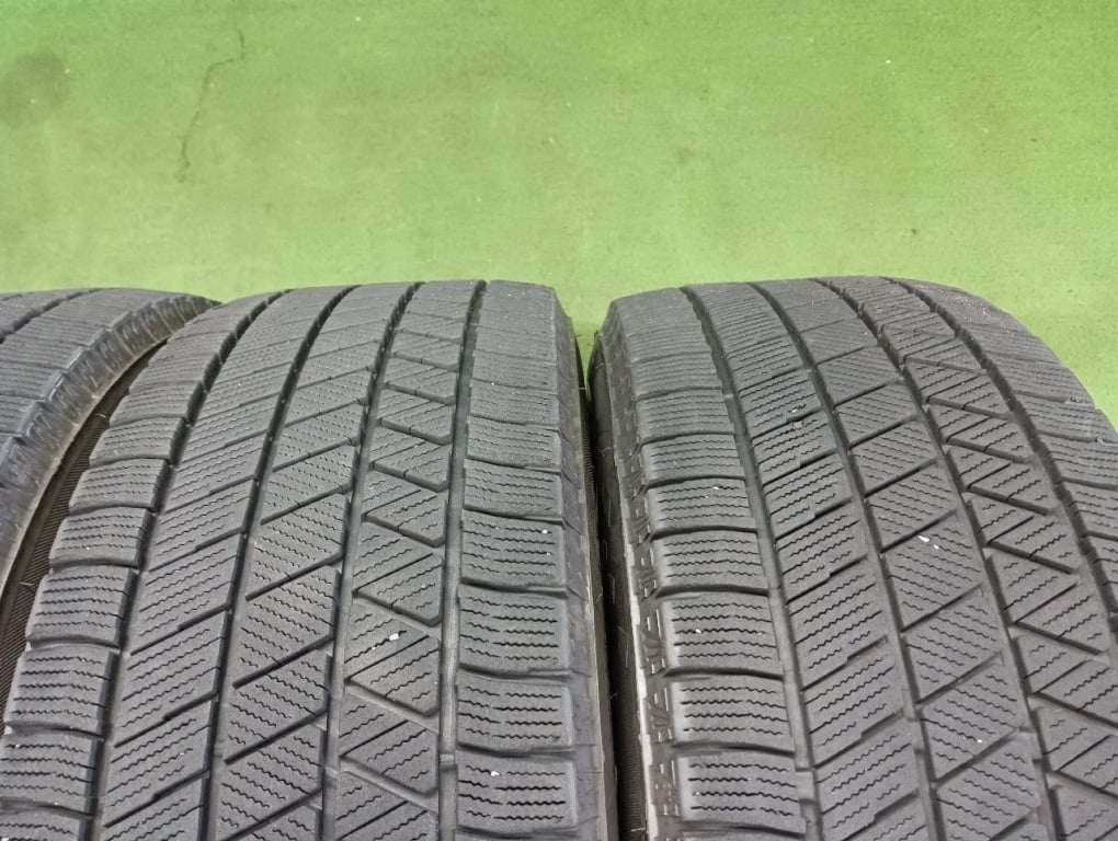BADX - AMD/BS 17-inch studded tires (4 pieces)